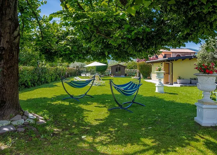 Il Giardino Dei Poeti And Bed & Breakfast Lucca