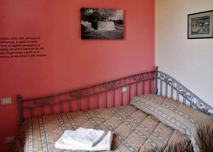 Il Giardino Dei Poeti And Bed & Breakfast Lucca