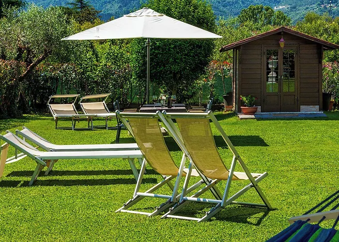 Il Giardino Dei Poeti And Bed & Breakfast Lucca