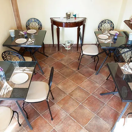 Il Giardino Dei Poeti And Couette-café