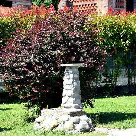 Il Giardino Dei Poeti And Lucques